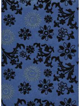 Zwart fluwelen bloemen op...